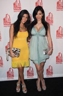 Kim Kardashian feet photo thumbnail