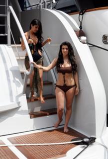 Kim Kardashian feet photo thumbnail
