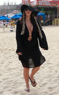 Kim Kardashian feet photo thumbnail