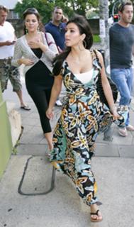 Kim Kardashian feet photo thumbnail