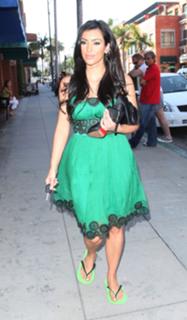 Kim Kardashian feet photo thumbnail