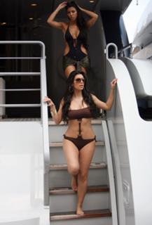 Kim Kardashian feet photo thumbnail