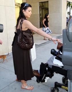 Kim Kardashian feet photo thumbnail