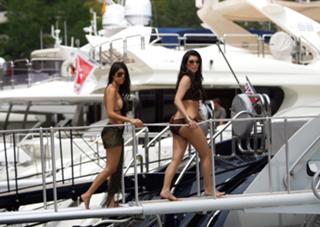 Kim Kardashian feet photo thumbnail