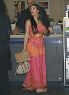 Kim Kardashian feet photo thumbnail