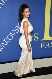 Kim Kardashian feet photo thumbnail