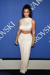 Kim Kardashian feet photo thumbnail