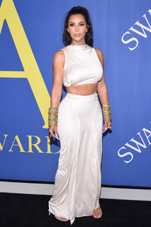 Kim Kardashian feet photo thumbnail