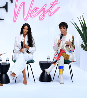 Kim Kardashian feet photo thumbnail