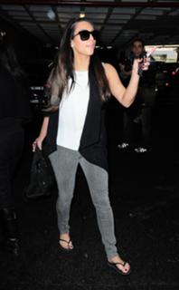 Kim Kardashian feet photo thumbnail