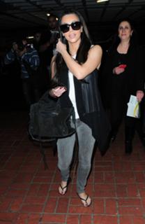 Kim Kardashian feet photo thumbnail