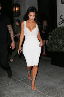 Kim Kardashian feet photo thumbnail