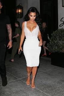 Kim Kardashian feet photo thumbnail