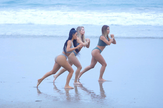 Kim Kardashian feet photo thumbnail