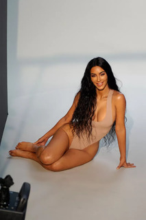 Kim Kardashian feet photo thumbnail