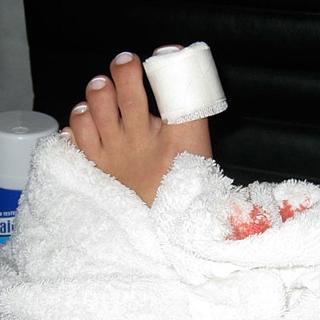 Kim Kardashian feet photo thumbnail