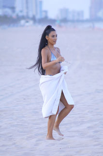 Kim Kardashian feet photo thumbnail
