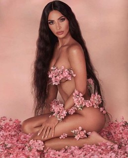 Kim Kardashian feet photo thumbnail