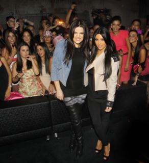 Kim Kardashian feet photo thumbnail