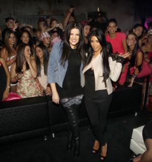 Kim Kardashian feet photo thumbnail