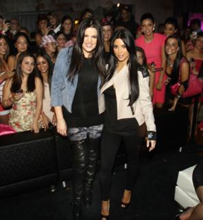 Kim Kardashian feet photo thumbnail