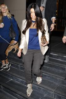 Kim Kardashian feet photo thumbnail