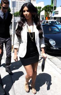 Kim Kardashian feet photo thumbnail