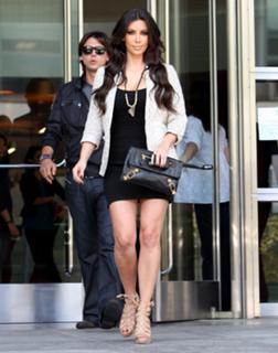 Kim Kardashian feet photo thumbnail