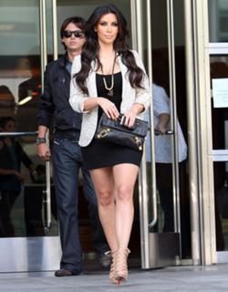 Kim Kardashian feet photo thumbnail