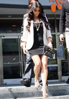 Kim Kardashian feet photo thumbnail