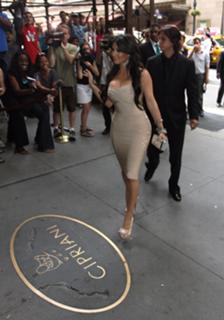 Kim Kardashian feet photo thumbnail