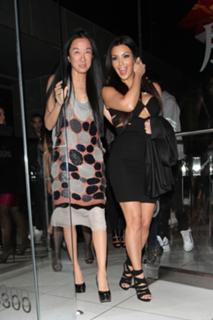 Kim Kardashian feet photo thumbnail