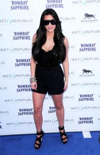 Kim Kardashian feet photo thumbnail