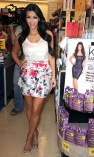 Kim Kardashian feet photo thumbnail