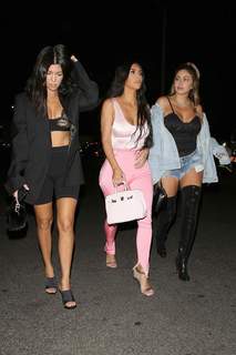 Kim Kardashian feet photo thumbnail