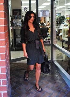 Kim Kardashian feet photo thumbnail