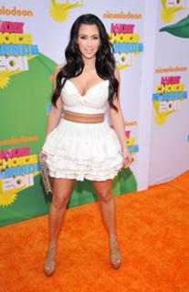 Kim Kardashian feet photo thumbnail