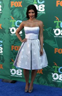 Kim Kardashian feet photo thumbnail