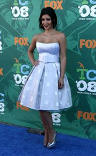 Kim Kardashian feet photo thumbnail