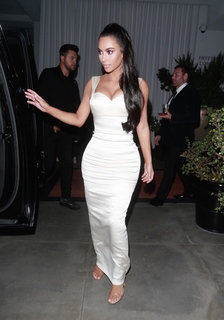 Kim Kardashian feet photo thumbnail