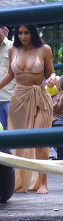 Kim Kardashian feet photo thumbnail