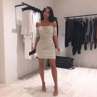 Kim Kardashian feet photo thumbnail