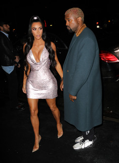 Kim Kardashian feet photo thumbnail