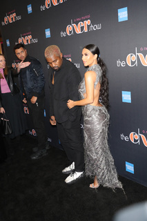 Kim Kardashian feet photo thumbnail