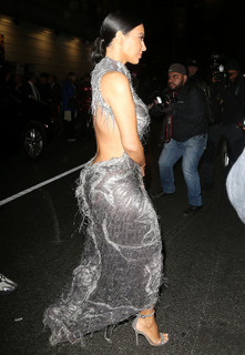 Kim Kardashian feet photo thumbnail