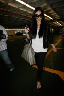 Kim Kardashian feet photo thumbnail