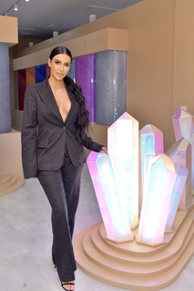 Kim Kardashian feet photo thumbnail