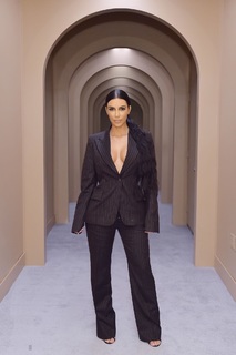 Kim Kardashian feet photo thumbnail