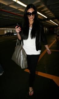 Kim Kardashian feet photo thumbnail