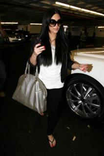 Kim Kardashian feet photo thumbnail